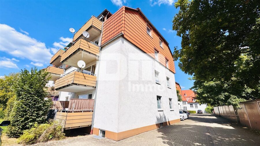 (R)eserviert!WE3 - Moderne Dreizimmerwohnung BJ 1991 mit sonnigem Balkon in zentraler Lage - Seitenansicht
